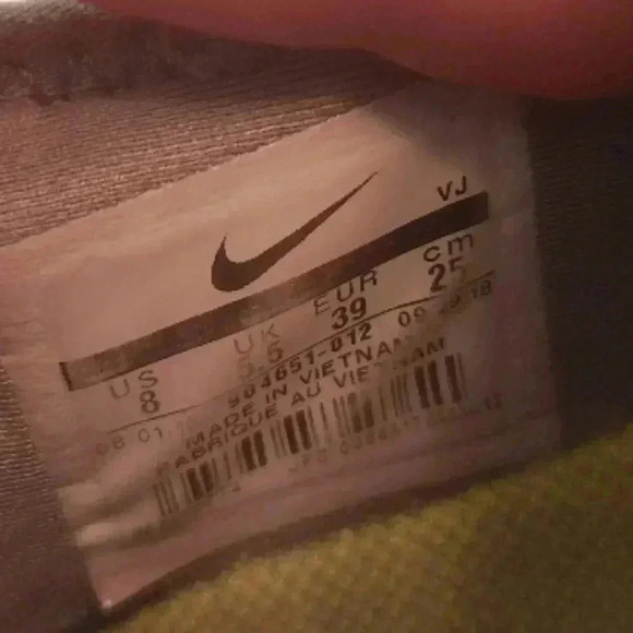 Nike Gray Women's Sneakers, size 8 - Picture 2 of 8